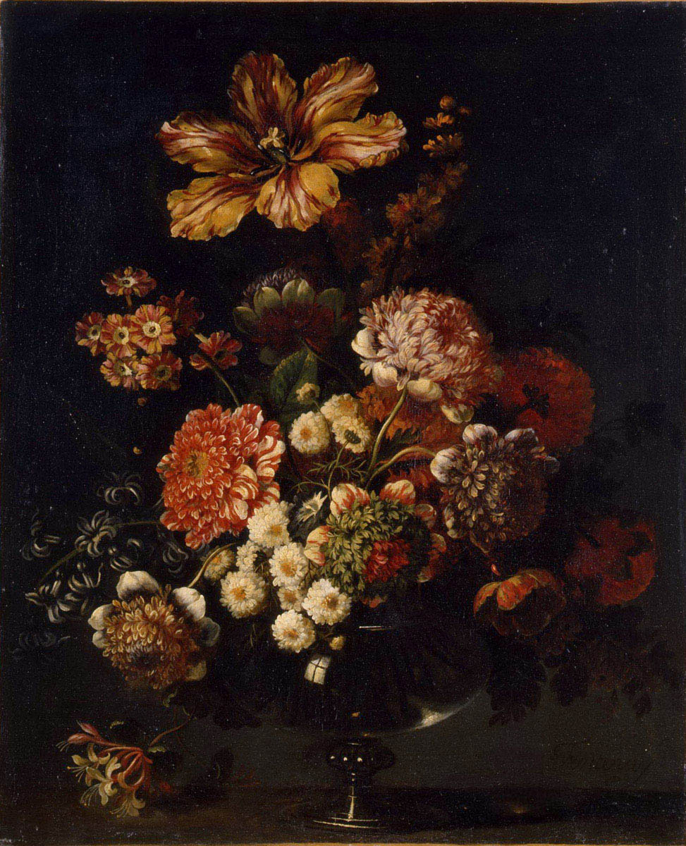 Vase en cristal rempli de fleurs_0